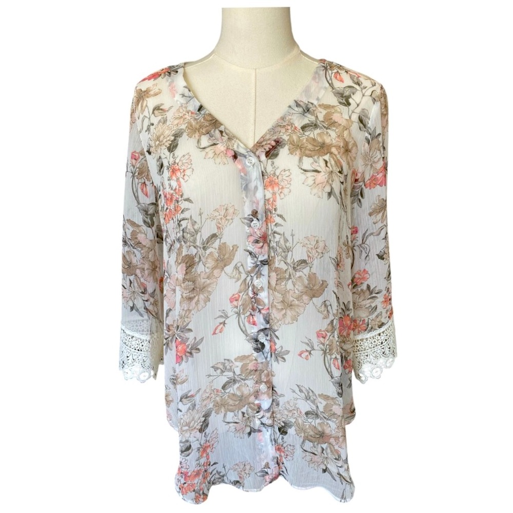 I.N. Studio Petite Lightweight Vneck Floral Top Lace Trimmed Sleeves LIKE New MP